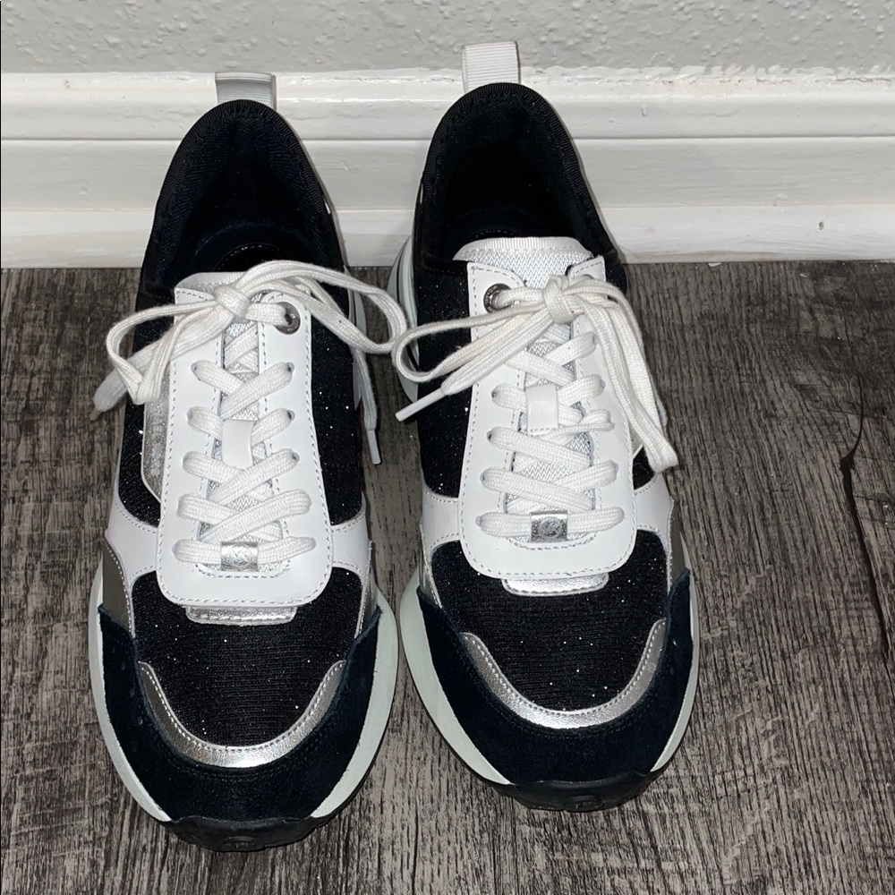 Michael Kors Black and Silver Detail - Picture 3 of 12